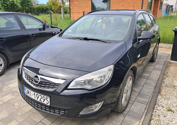 Opel Astra cena 20000 przebieg: 172000, rok produkcji 2012 z Orzesze małe 137